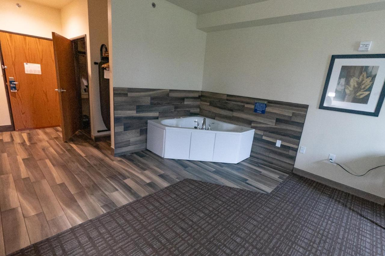 Cobblestone Hotel & Suites-Sheldon Esterno foto