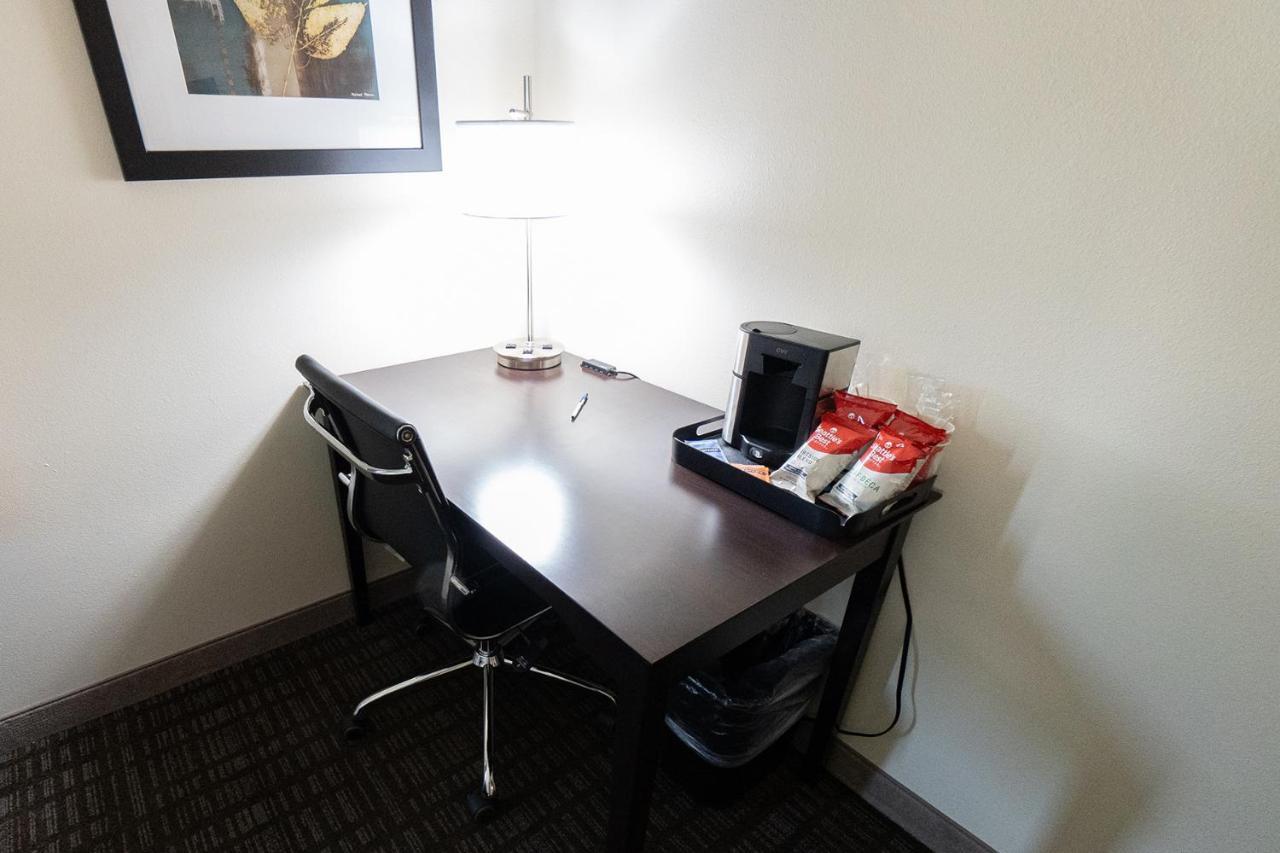 Cobblestone Hotel & Suites-Sheldon Esterno foto