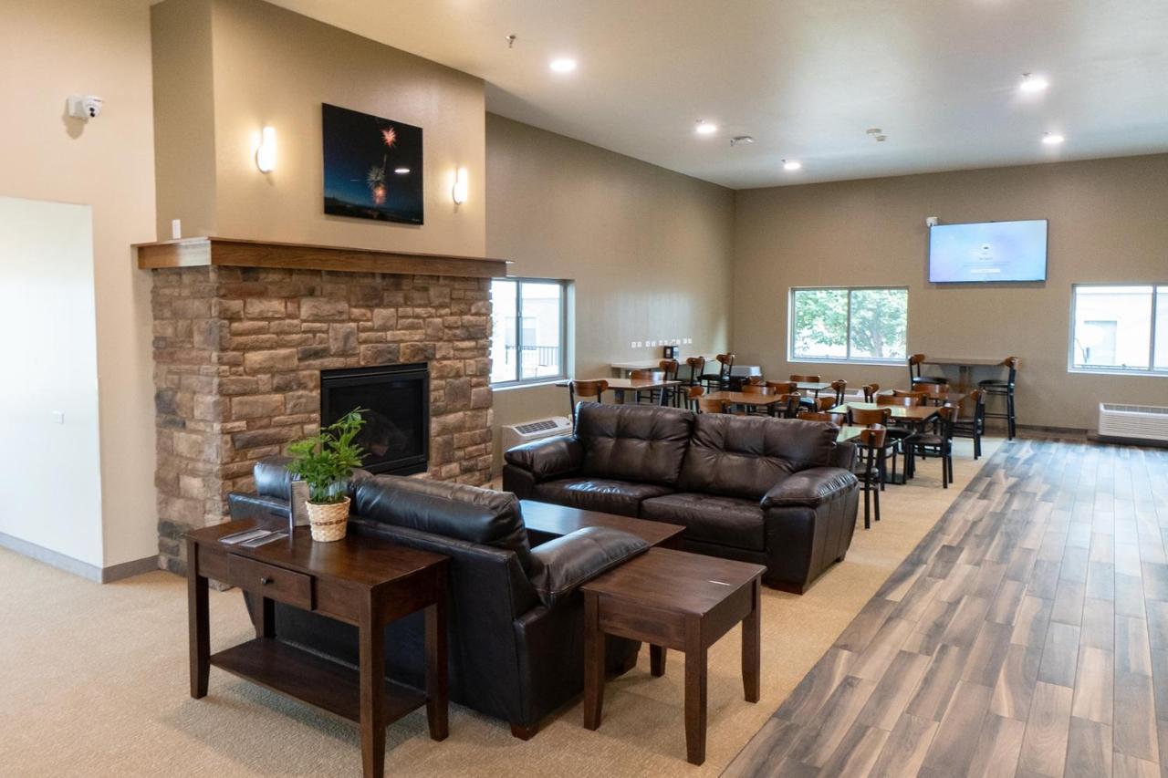 Cobblestone Hotel & Suites-Sheldon Esterno foto
